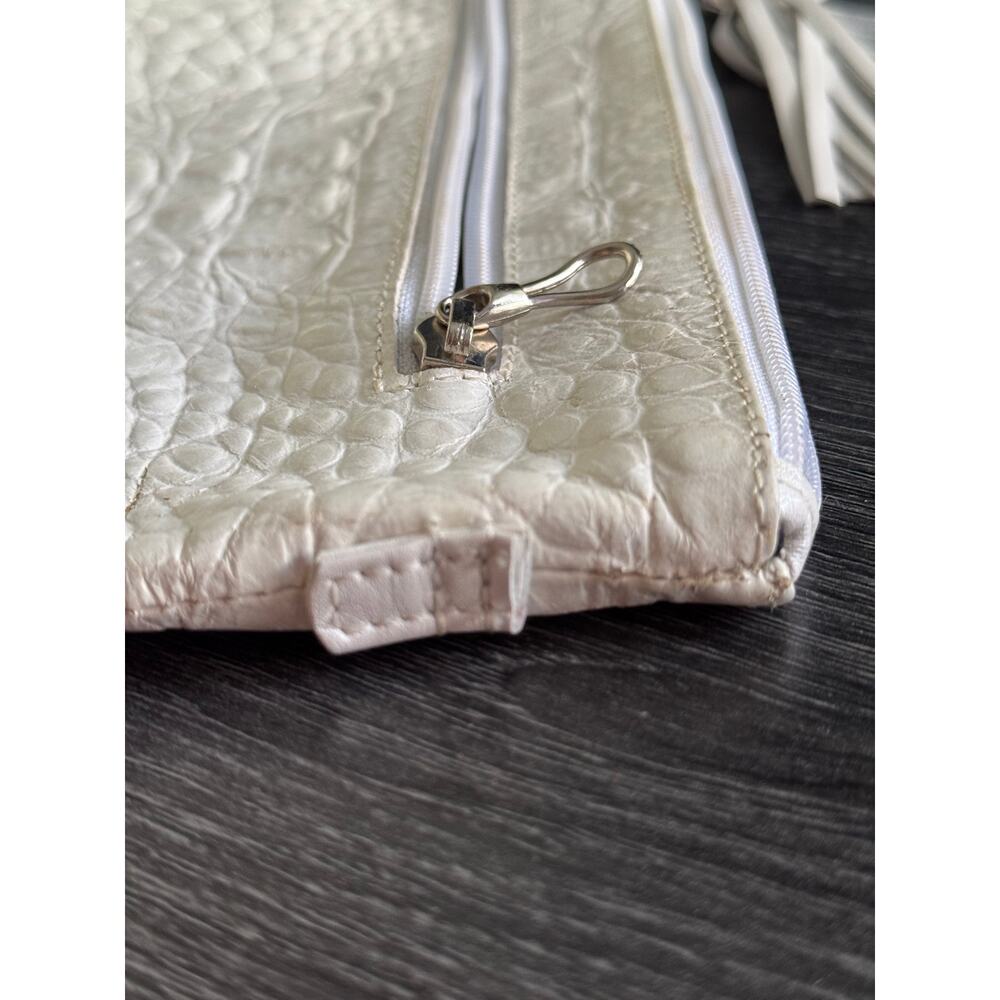 Due Fratelli Made In Canada Genuine‎ Leather White Faux Croc Embossed Clutch - Picture 6 of 11